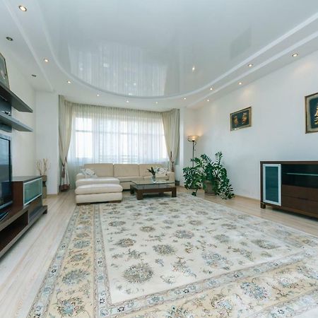 3 Комнатные Апартаменты В Центре Печерска Kiev Ngoại thất bức ảnh