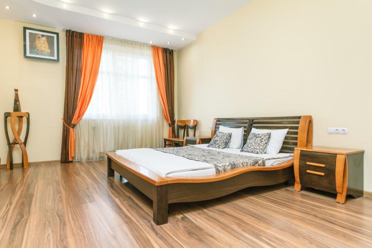 3 Комнатные Апартаменты В Центре Печерска Kiev Ngoại thất bức ảnh