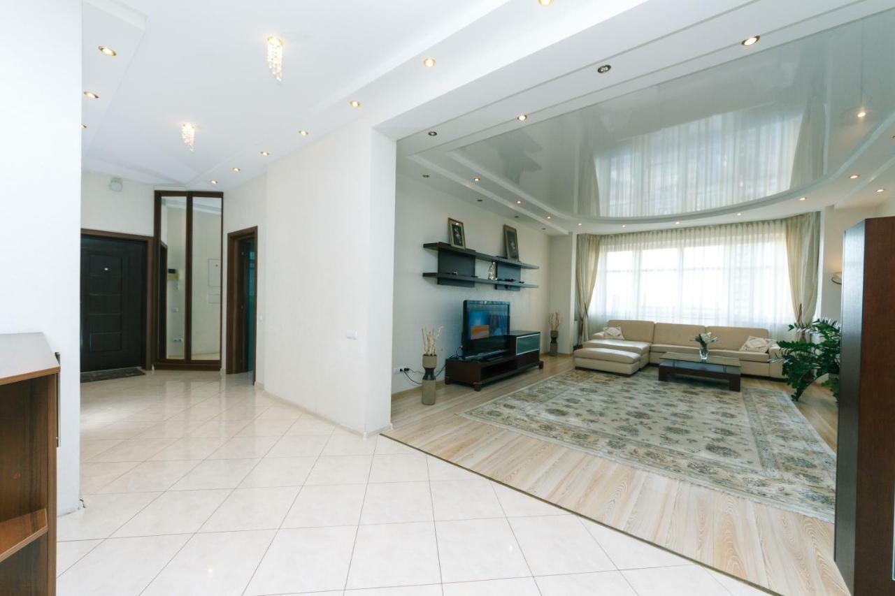 3 Комнатные Апартаменты В Центре Печерска Kiev Ngoại thất bức ảnh