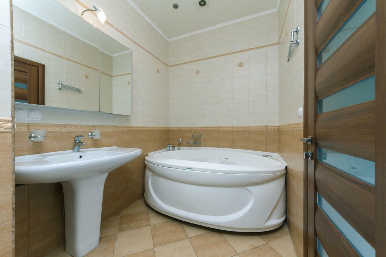 3 Комнатные Апартаменты В Центре Печерска Kiev Ngoại thất bức ảnh